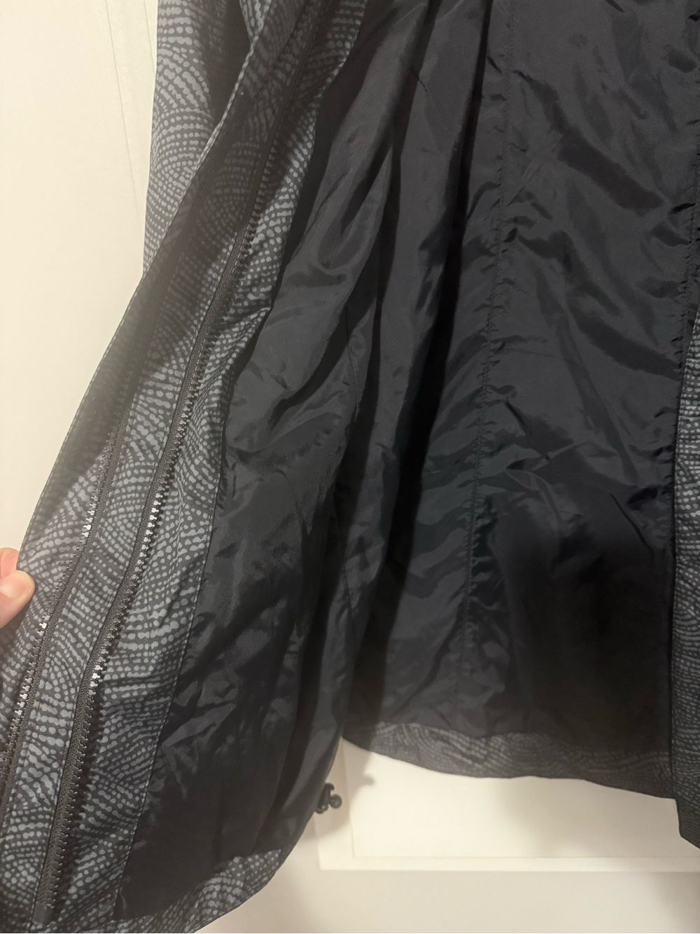 107. Columbia Women's Black & Gray Patterned Ski Jacket XS - Picture 6 of 15